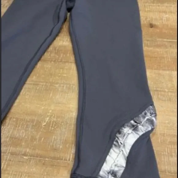 Lululemon Cropped Yogi Dance Pant Gray Black Roses RARE! - Picture 4 of 8